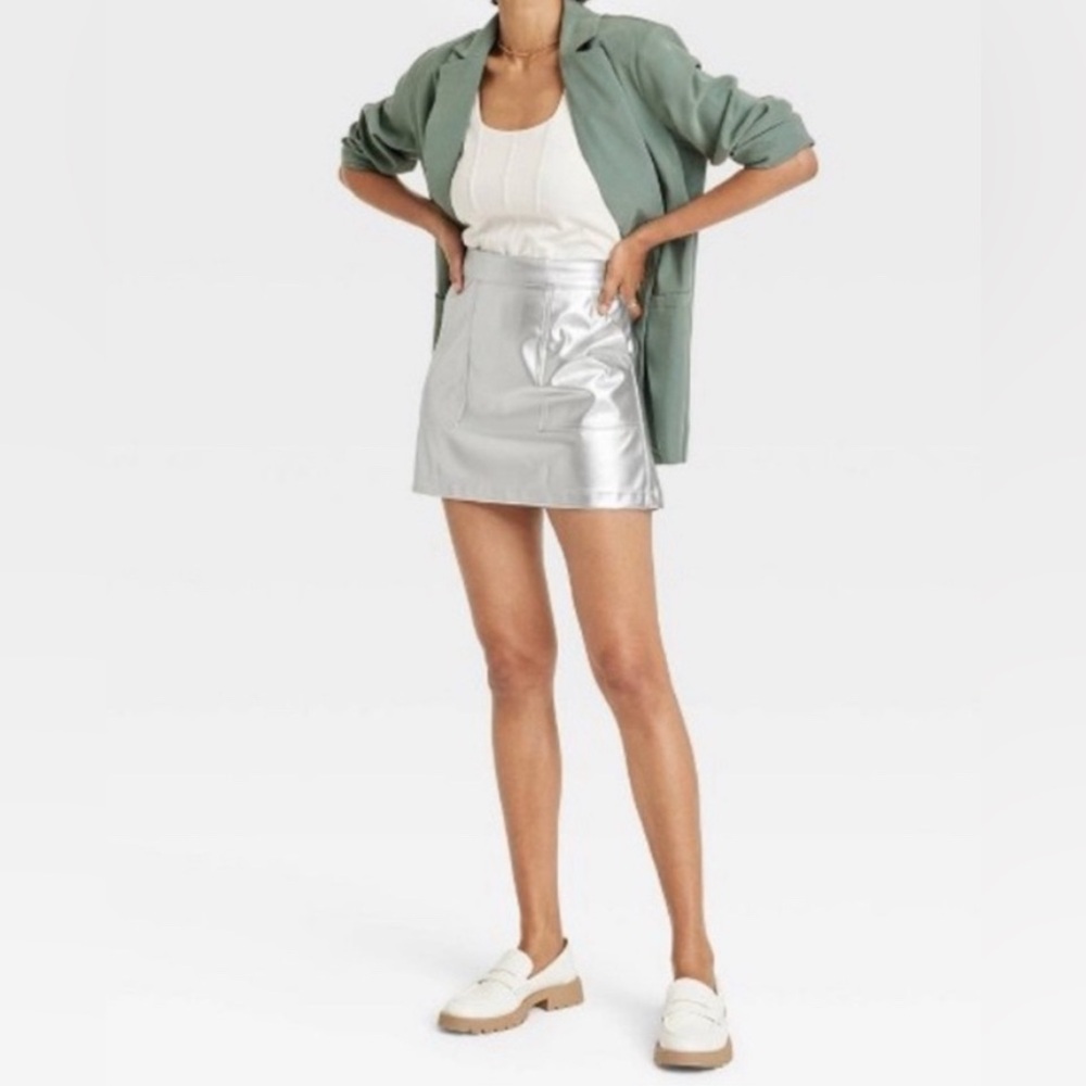 A New Day Silver Metallic Mini Skirt Women’s Size Small EUC